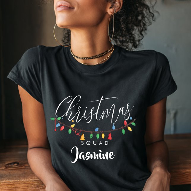 Retro String Light Christmas Squad Name  T-Shirt (Von Creator hochgeladen)