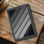 Retro Stripe Pattern Schwarz Grau Vintage Sicht Trifold Geldbörse<br><div class="desc">Fügen Sie Ihren Namen zu diesem männlichen Design mit fett Streifen. Ein Retro-Design mit 70er inspiriert Schriftart und einem minimalen Muster. Alle Farben können geändert werden. Erstellen Sie Ihre eigenen und ändern Sie die Farben zu Ihrer bevorzugten Kombination.</div>