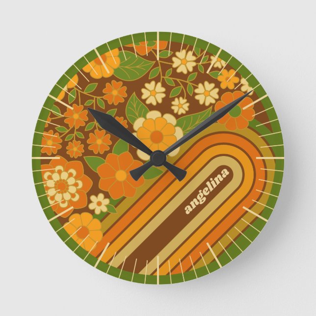 Retro Stripes and Funky Flowers with Custom Name Runde Wanduhr (Vorderseite)
