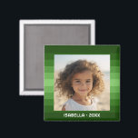 Retro Stripes - Christmas Green - Einfaches Foto Magnet<br><div class="desc">Farbtöne von grünen Streifen mit einem einfachen Textbereich für einen Namen und ein Datum. Fügen Sie Ihren Lieblings- oder FamilienSnapshot hinzu. Verwenden Sie ein Foto, um dieses einzigartige und persönliche Foto Geschenk zu schaffen. Im Hintergrund befindet sich ein Retro-Streifen-Muster mit einem sauberen, modernen Update. Wenn Sie das Bild anpassen müssen,...</div>