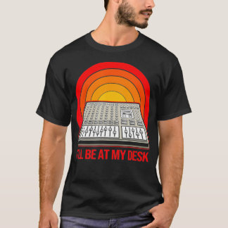 Retro Style Audio Engineer ist an meinem Schreibti T-Shirt