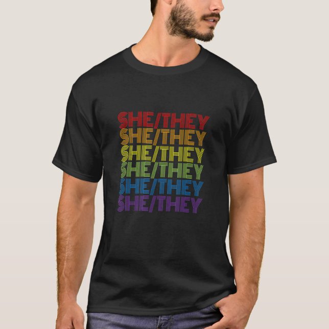 Retro Style Sie sie Pronouns Rainbow Prilag T-Shirt (Vorderseite)