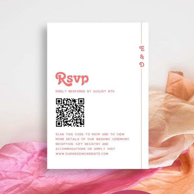 Retro Summer Coral Pink Monogram Wedding QR Code RSVP Karte (Von Creator hochgeladen)