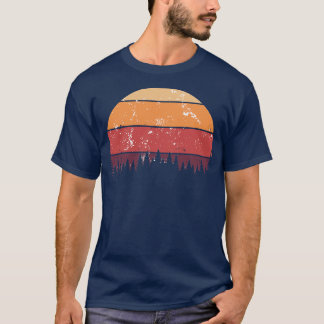 Retro Sun Minimalistisch mit Pine Tree Silhouette T-Shirt