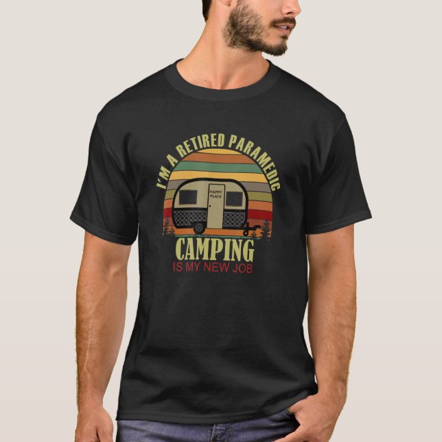 Retro Sunset Camper Retired PARAMEDIC New Job Camp T-Shirt (Vorderseite)
