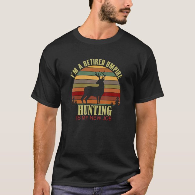 Retro Sunset Deer Retired UMPIRE New Job Hunting T-Shirt (Vorderseite)
