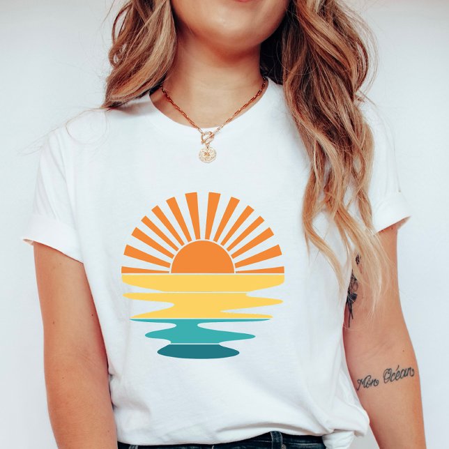 Retro Sunset Graphic, Women’s Summer Sun & Sea T-Shirt (Von Creator hochgeladen)