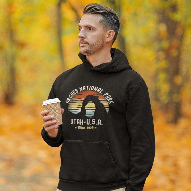 Retro Sunset over Arches National Park, Utah Hoodie (Von Creator hochgeladen)