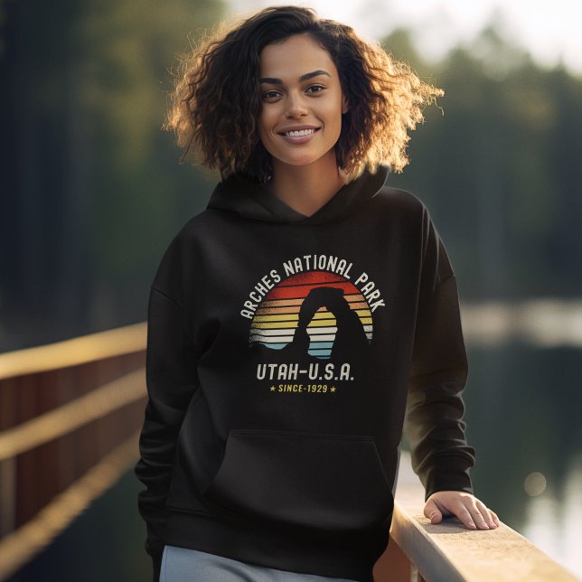 Retro Sunset over Arches National Park, Utah Hoodie (Von Creator hochgeladen)