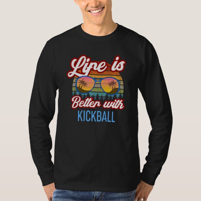 Retro Sunset Slogan   With Kickball T-Shirt (Vorderseite)