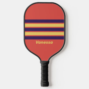 Retro-Surf-Sonnenuntergang über Streifen mit Namen Pickleball Schläger