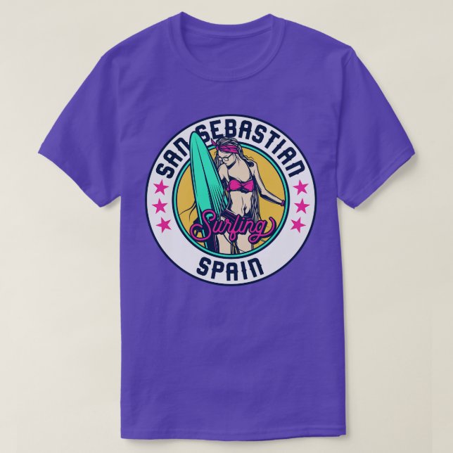 Retro Surfer Babe Abzeichen San Sebastian Spanien T-Shirt (Design vorne)