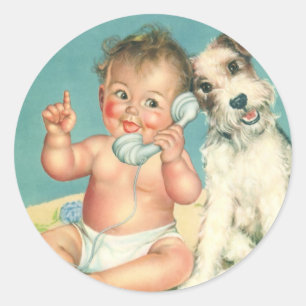 Retro Süßes Baby telefoniert mit Hund Runder Aufkleber