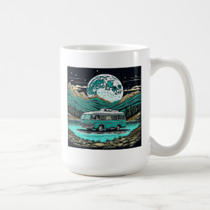 Retro Teal-Wohnmobil-Camper in den Bergen Kaffeetasse