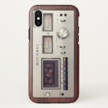 Retro Tech Vintag Stereo Recorder Holzschrank Case-Mate iPhone Hülle<br><div class="desc">Design Ihr iPhone im Stil mit diesem Personalisierten Vintagen Stereo Cassette Tape Deck Recorder in Holzschrank Look Gehäuse! Sie können es mit Ihrem Namen oder Text auf diesem Design anpassen.</div>