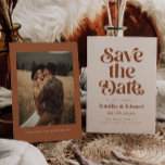 Retro Terracotta Wedding Save The Date<br><div class="desc">Retro und elegante Save the Date Karte mit boho Schriftart,  der "Save the Date" in Terrakotta Farbe. Sie können ein Foto auf der Rückseite hinzufügen.</div>