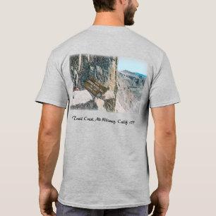 Retro Trail Wappen Signboard Mt Whitney, Kaliforni T-Shirt