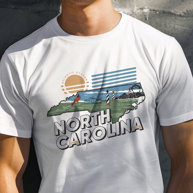 Retro Travel Iconic North Carolina Graphic T-Shirt (Von Creator hochgeladen)