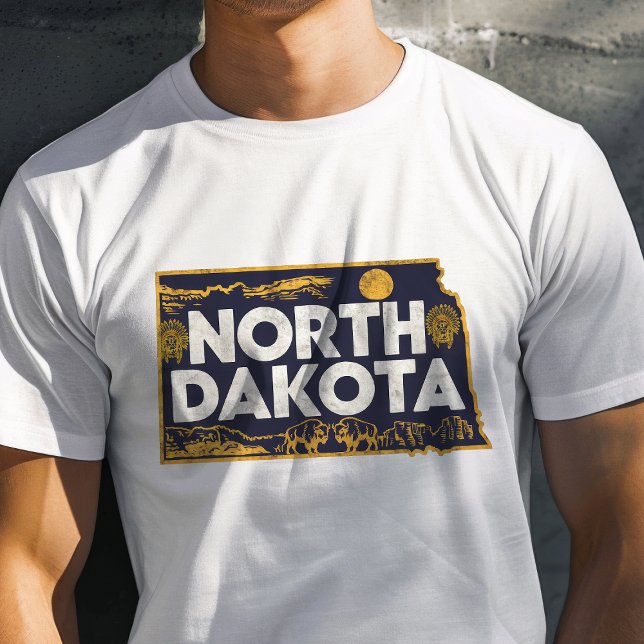 Retro Travel Iconic North Dakota Graphic T-Shirt (Von Creator hochgeladen)