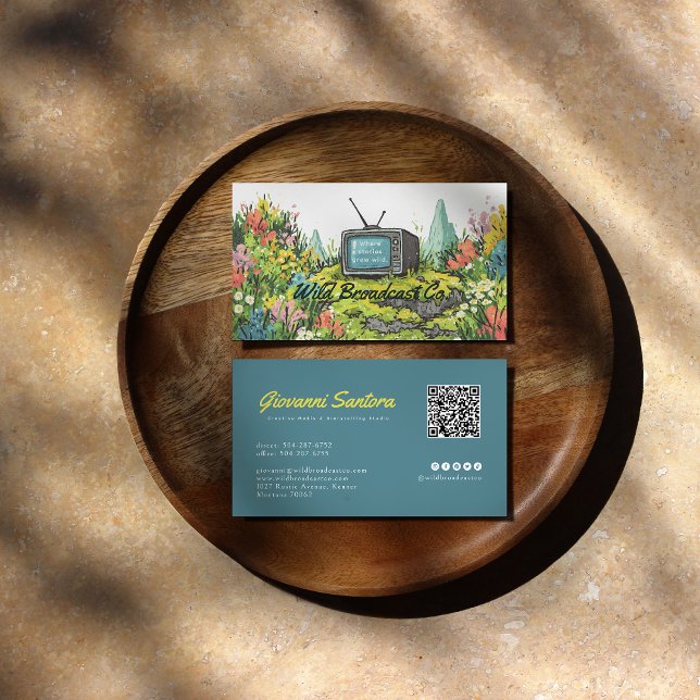 Retro TV Meadow | Carte de visite QR créatif (Créateur téléchargé)