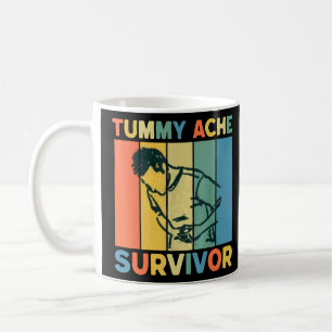 Retro-Überlebender mit Bauchschmerzen Magenverstim Kaffeetasse