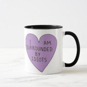 Retro-'Umgeben von Idioten'-Grunge-Mug Tasse