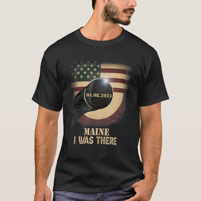 Retro US Flag Total Solar Eclipse 2024 Maine T-Shirt (Vorderseite)