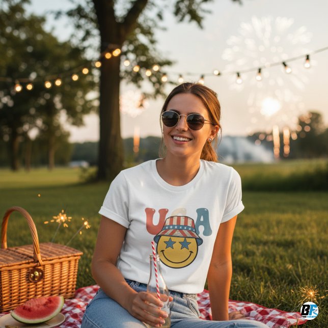 Retro USA Smiley Face Bucket Hat Patriotic 4-July T-Shirt (Von Creator hochgeladen)