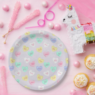 Retro Valentine's Day Candy Hearts auf Lila Pappteller