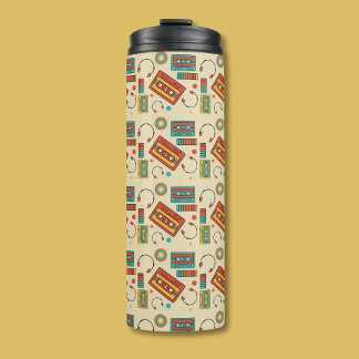 Retro Vibes - Cassette Tapes Pattern der 80er Jahr Thermosbecher