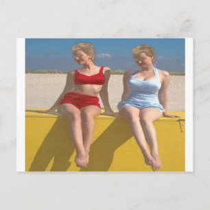 Retro-Vintage-Badeschönheiten sitzen auf dem Dock Postkarte