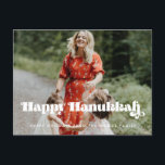 Retro Vintages Drehbuch Happy Hanukkah Foto Postkarte<br><div class="desc">Happy Hanukkah Karte! Eine moderne Typografie für diese Holiday Fotokarten Sammlung. So passen Sie an Ihre Lieblingsfamilienbilder an. Sie können auch die Farbe des Schriftartes und den Hintergrund nach Ihren Wünschen ändern.</div>