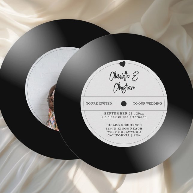 Retro Vinyl Record Foto Wedding Einladung (Retro Vinyl Record Photo Wedding Invitations from Ricaso. Fun novelty music themed invites)