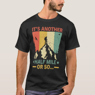 Retro-Wandern ist noch eine halbe Meile oder so Wa T-Shirt