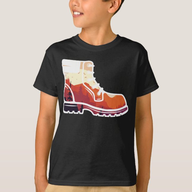 Retro Wanderschuhlandschaft - Wilderness Sonnenunt T-Shirt (Vorderseite)