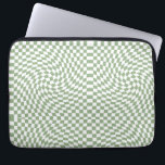 Retro-Warm-weiße Karos in der grünen Seite geprüft Laptopschutzhülle<br><div class="desc">Retro-verschleierte Karos Schachbrettmuster,  in einer Farbkombination von Weiß und Grün. Retro-Schachbrett wirbelte siebziger psychedelischen Stil moderne Design-Wohngestaltung,  Schlafzimmer,  Büro-und Schulprodukte und Retro-verschleierte Schachtel Geschenke.</div>