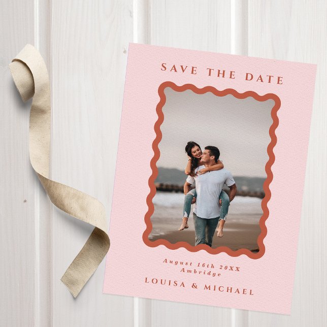 Retro Wavy Frame Foto Blush & Terracotta Wedding Save The Date (Von Creator hochgeladen)
