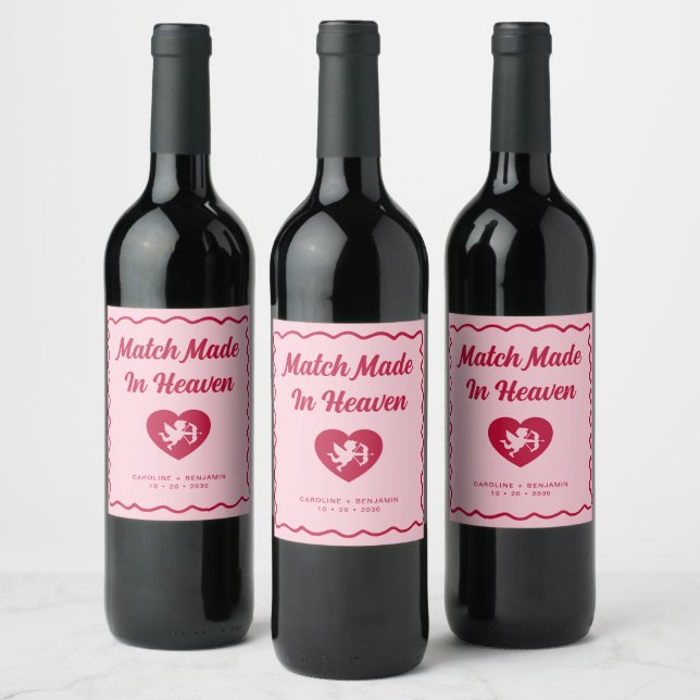 Retro Wavy Match Made In Heaven Cupid Wedding Weinetikett (Flaschen)