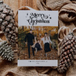 Retro Weihnachts Foto Weihnachtskarte Feiertagskarte<br><div class="desc">Retro und minimalistische Urlaubskarte für 2023 mit Retro-Schriftart mit Wirbel,  die "Frohe Weihnachten" an der Spitze mit Sternen. Sie können dieser Karte 2 Fotos hinzufügen.</div>