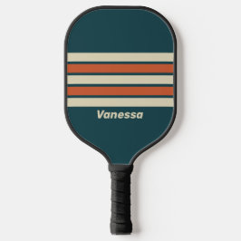 Retro-Welle durch Streifen mit Namen Pickleball Schläger