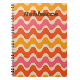 Retro-Wellen in Rosa, Orange, Rot personalisiert Notizblock