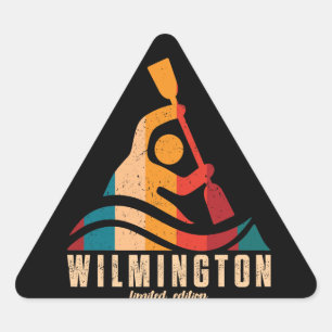 Retro Wilmington Kayaking Dreieckiger Aufkleber
