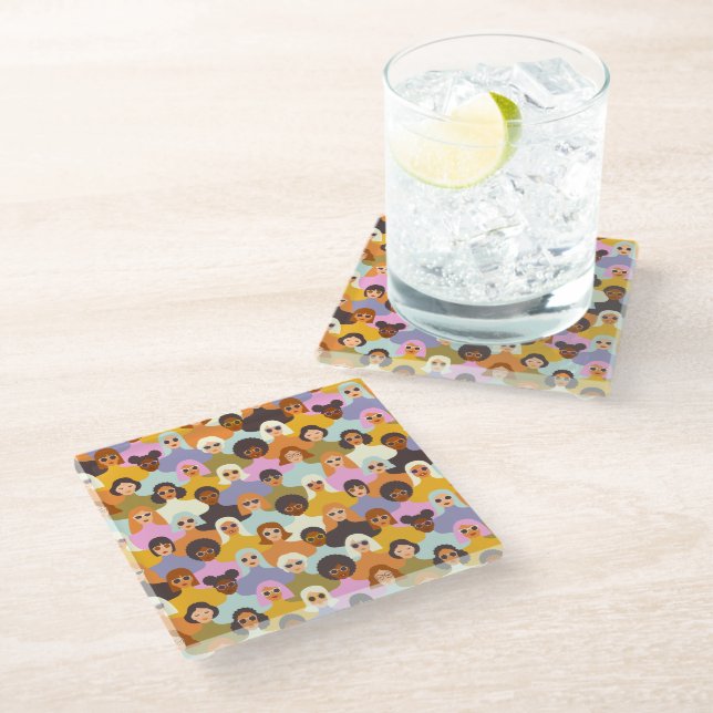 Retro Women of the World Pattern Glasuntersetzer (Schrägansicht)