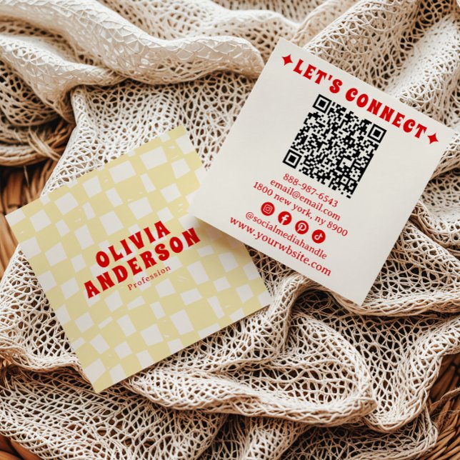 Retro Yellow Red QR Code Groovy Checkered Boho Quadratische Visitenkarte (Von Creator hochgeladen)