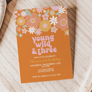 Retro Young Wild Three Floral Erstgeburtstag Invit Einladung