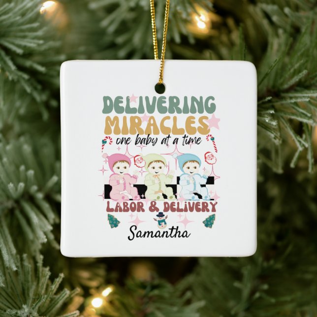 Retroarbeit und Krankenschwester Weihnachten Keramikornament (Baum)