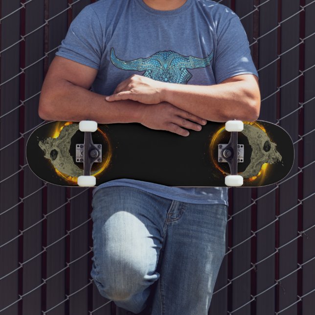 Retromond Toter Brennschädel im Feuer Skateboard (Außenbereich 3)