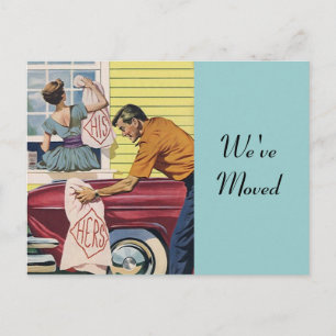 Rétros couples de carte postale se déplaçant la