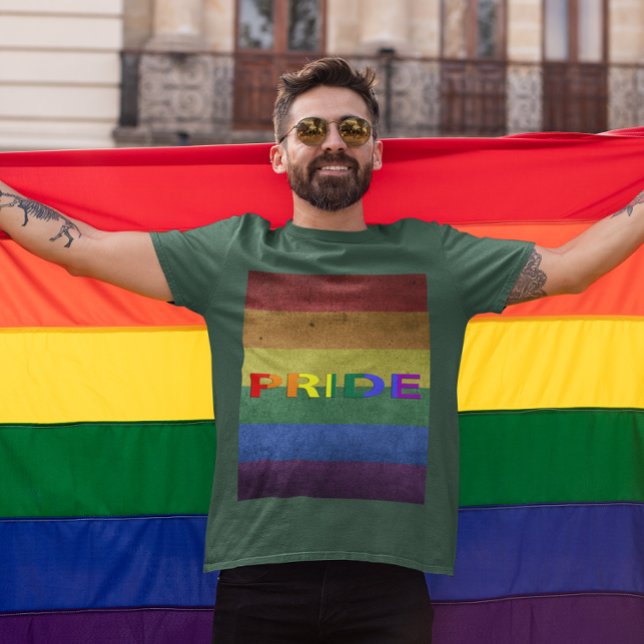 Retrostil des LGBT-Regenbogendrucks T-Shirt (LGBT Rainbow Pride Flag Retro Style T-Shirt)