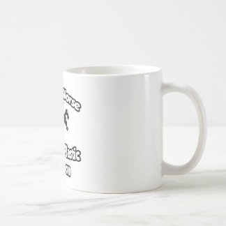 Retten Sie ein Pferd, fahren Sie mit einem Plastik Kaffeetasse